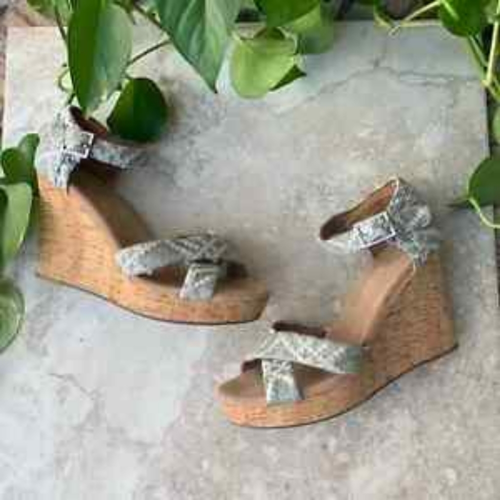 𝅺toms Sienna Aztec Wedges Green White 8